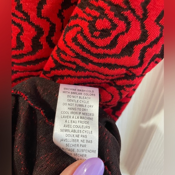 2/$15 Fitted Drop-shoulder Dress Size L - Picture 6 of 8